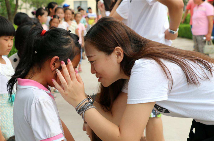 孩子在学校没朋友怎么引导,孩子在学校没有真正朋友怎么办