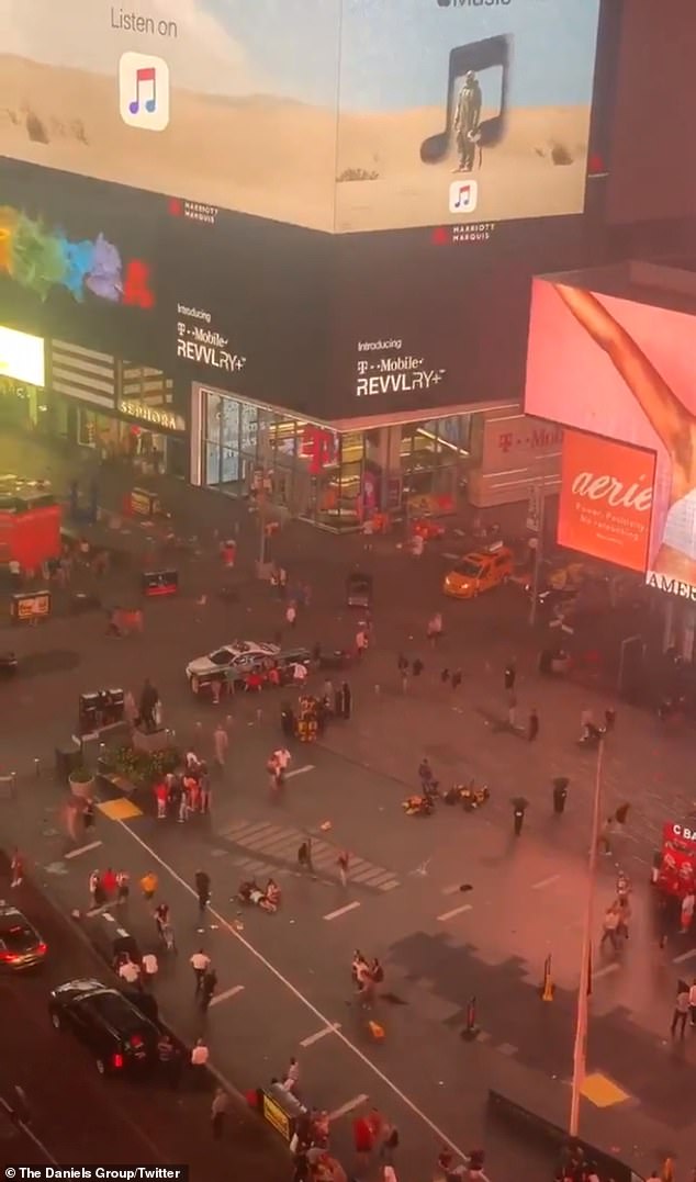 纽约时代广场大乱！民众把摩托车回火声当枪声，多人大哭尖叫逃窜