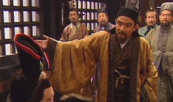 三国演义的张昭怎么老是投降,三国名臣张昭是怎么死的