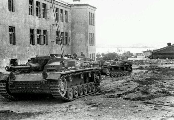 三号突击炮g型勇猛之路二战,三号突击炮和四号突击炮外观区别