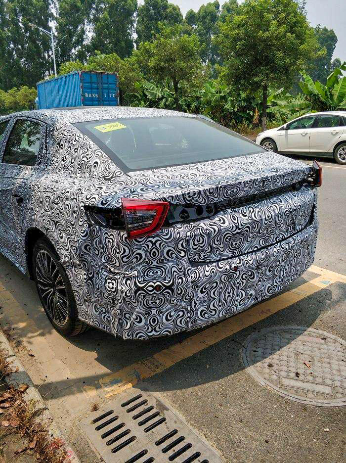 比亚迪汉ev2022款续航700公里,超级锂电池续航500公里