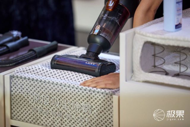 手持吸尘器做家务视频,轻便小巧大吸力吸尘器