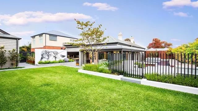 8*8米三层精致雅致别墅设计图,藏于山水间的度假别墅推荐