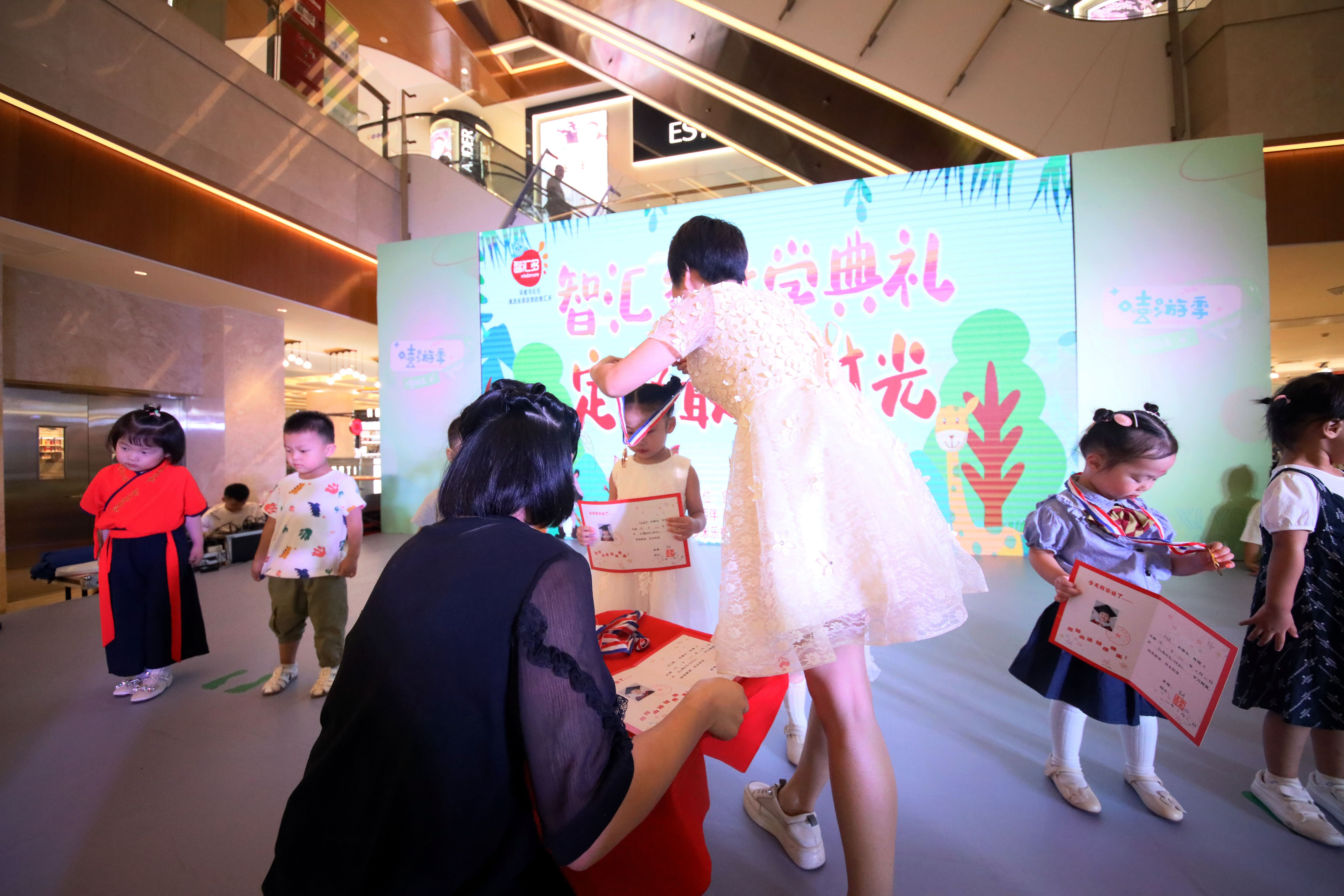 安徽芜湖:定格最美的时光!“智汇有你,多姿多彩”升学典礼举办