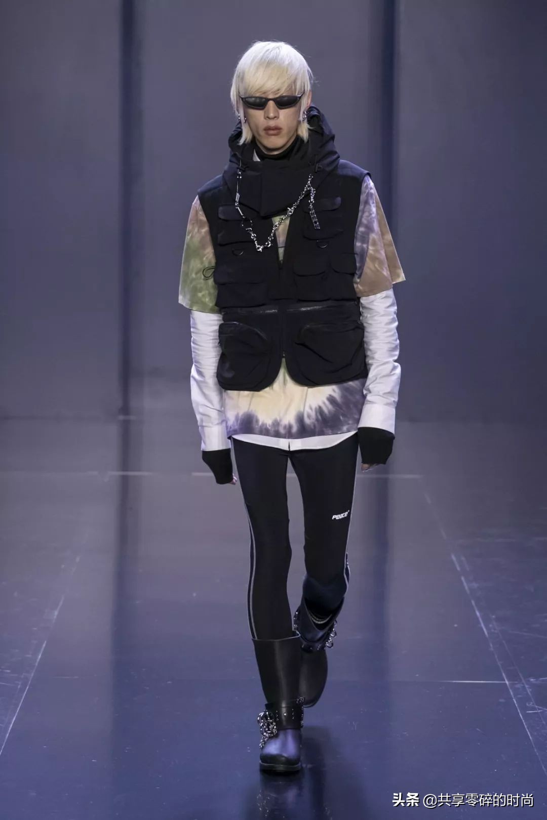 太平鸟女装新年穿搭,2022春夏巴黎时装周互动云秀场