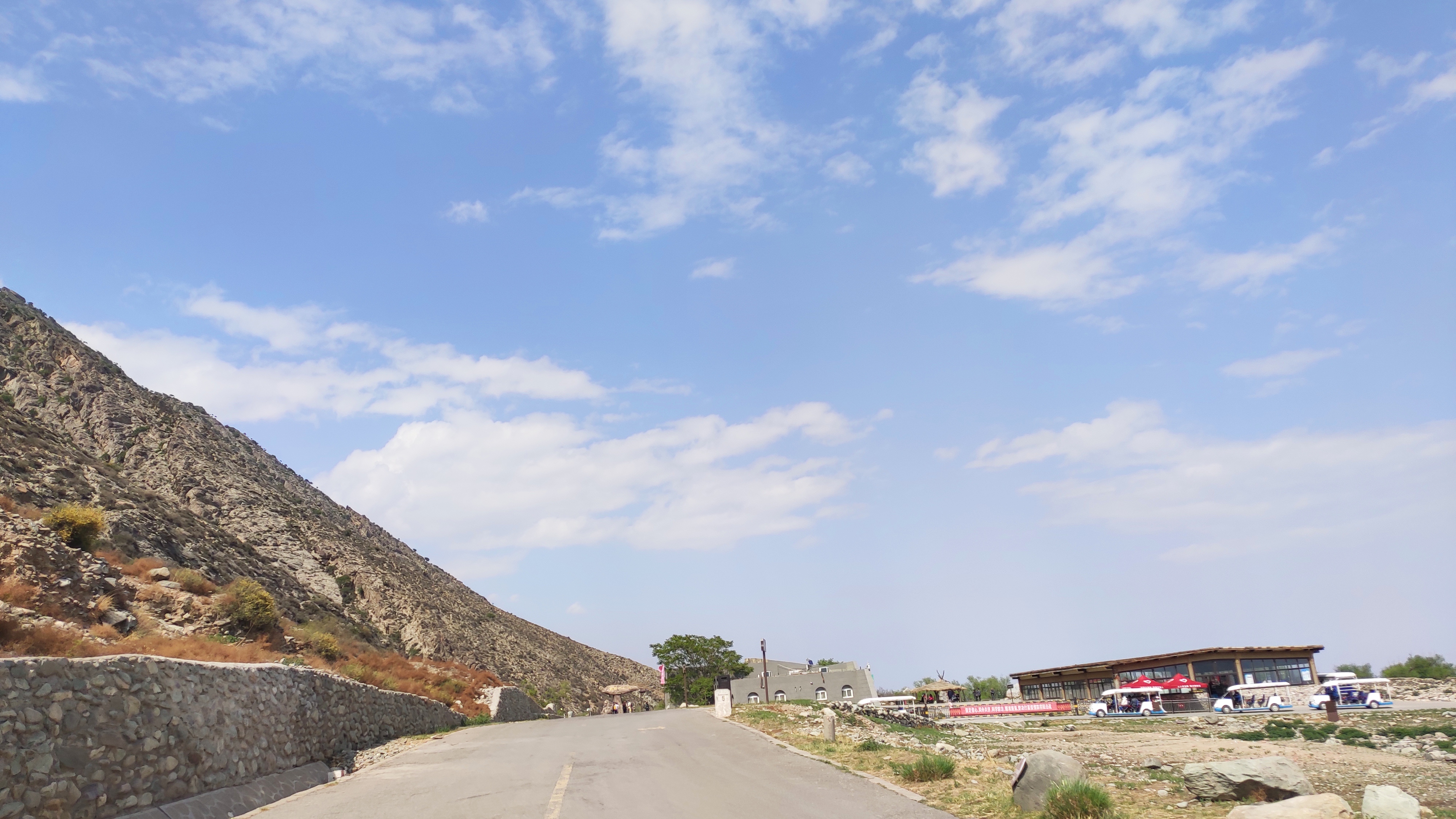 搓面下肚就发车,韩美林艺术馆里摆POSE,贺兰山边看睡佛