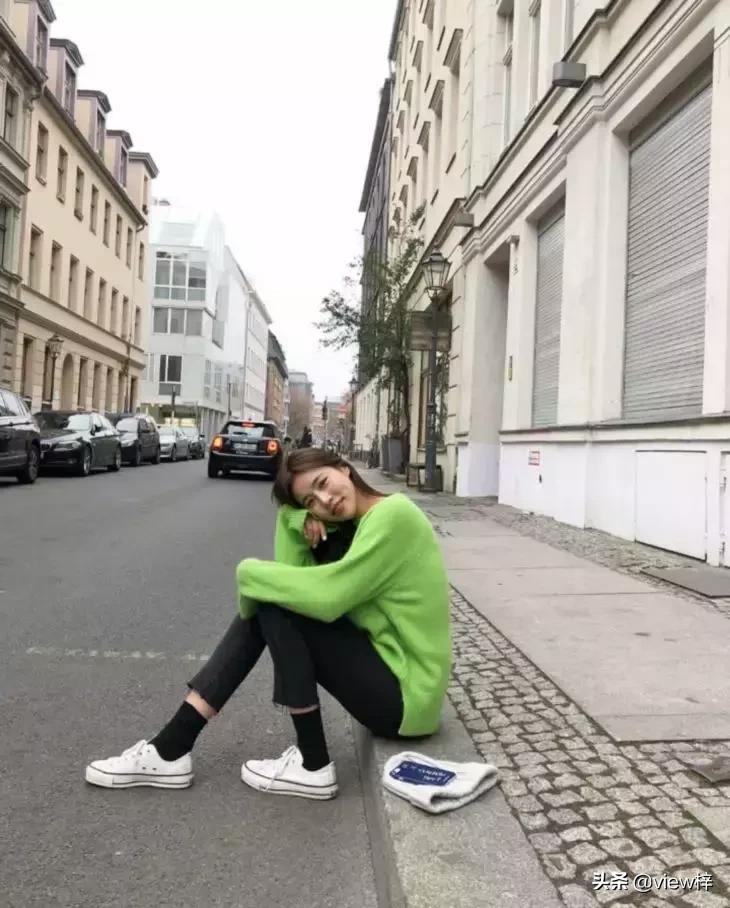 刘雯同款羊毛衫穿搭,初恋风的毛衣