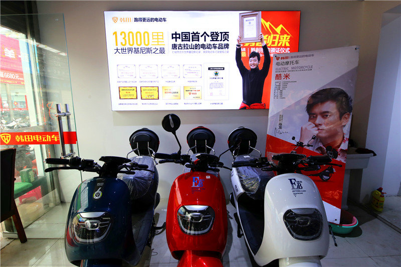 为了带老伴出去游玩方便两千多买了一辆两轮电动车