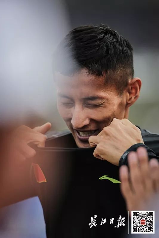 像*弹子**一样快!卡车司机重返军营打破世界纪录,这个中国男人火了