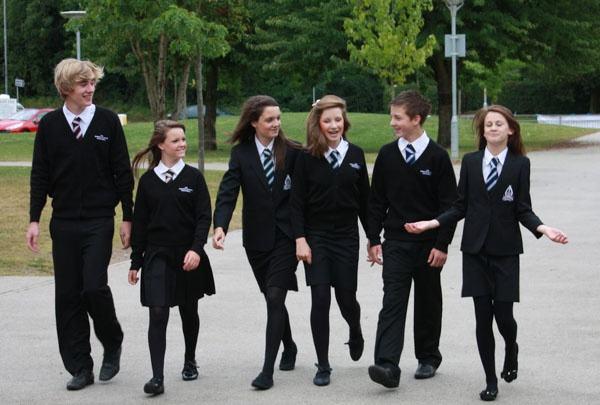 中国高中的校服跟日本校服对比,世界上各国小学校服大比拼