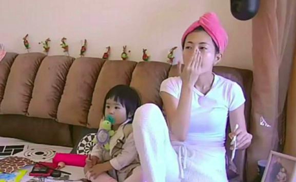 孩子总噘嘴导致牙床变形，竟是安抚奶嘴惹的祸，这个年龄就该戒了