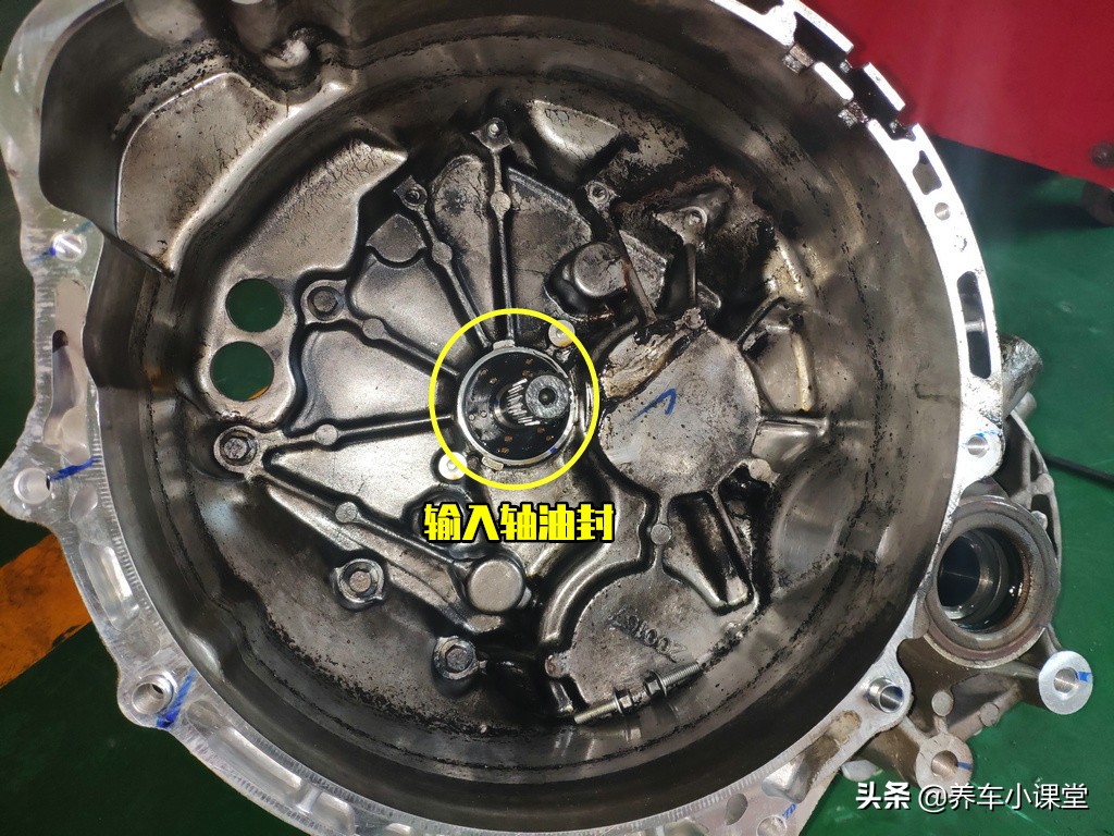 导致变速箱离合片磨损的原因,变速箱漏油该不该换变速箱油