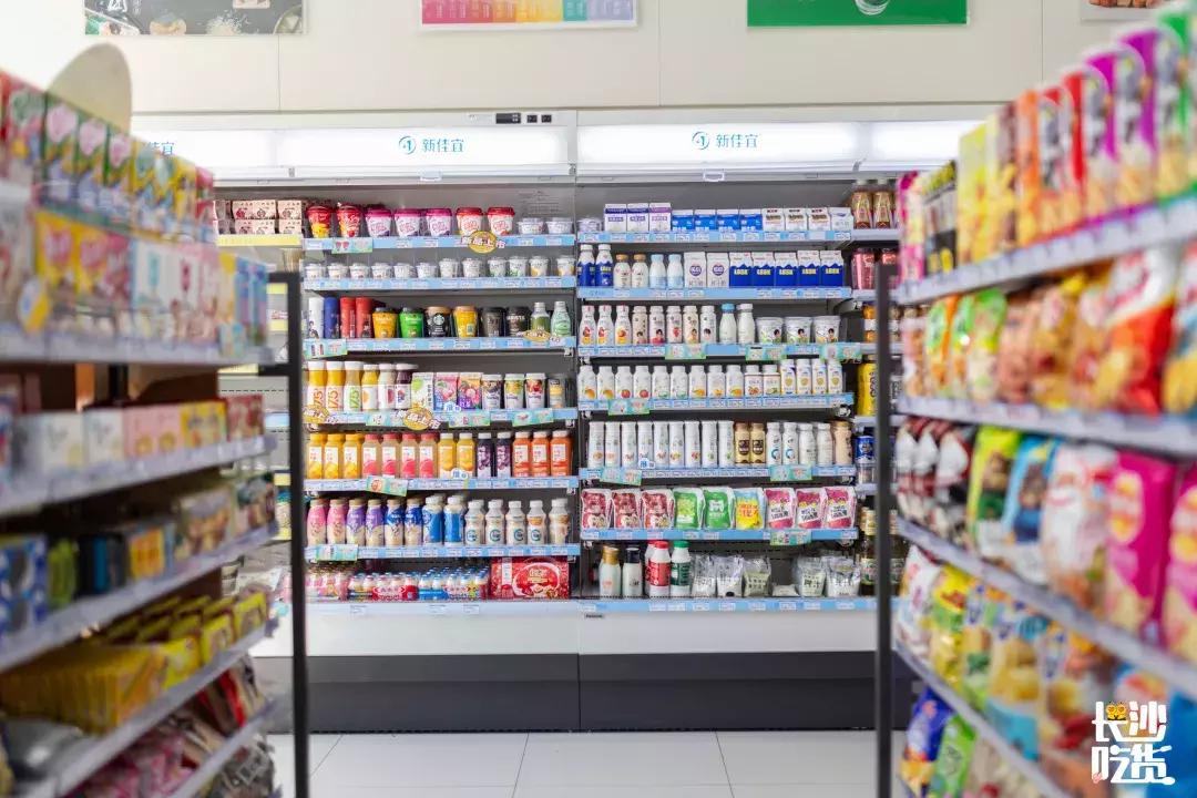 OMG！新佳宜便利店12周年庆全场第二件半价，场面即将失控