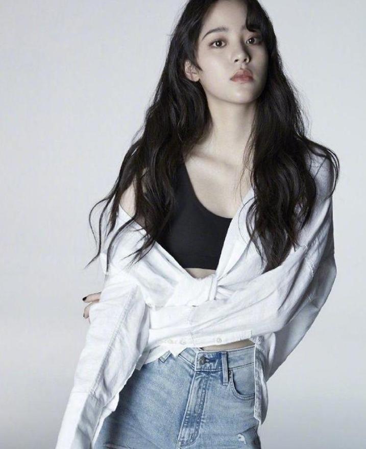 张天爱领口太大“险走光”？这3个夏天防走光神器赶快备起来