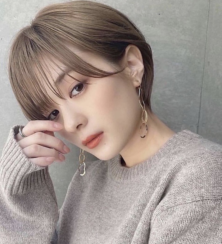 适合各脸型的短碎发自然发型女,短发型女2020流行碎发发型