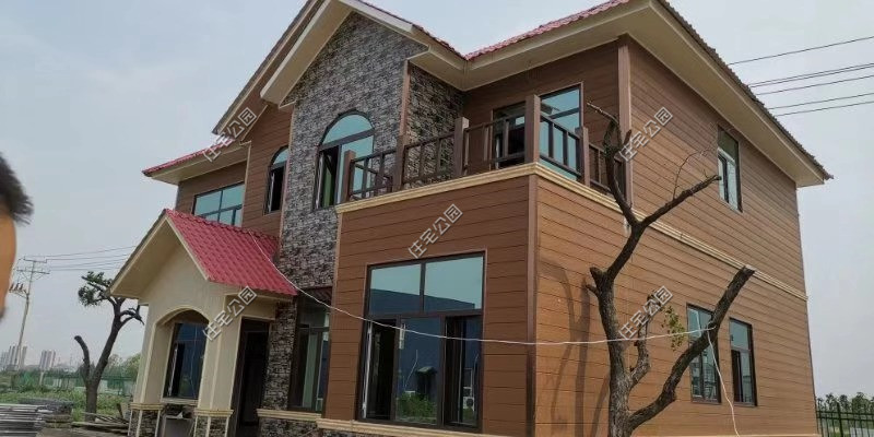 农村浇顶自建房,农村修建两层房屋15万小别墅