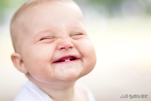 是观念陈旧还是现实?妈妈初乳就该抛弃?宝宝都已经跪下了~