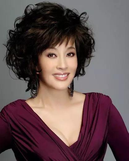 四婚三离、58岁嫁富豪！坐牢422天、身家亿万！传奇女人