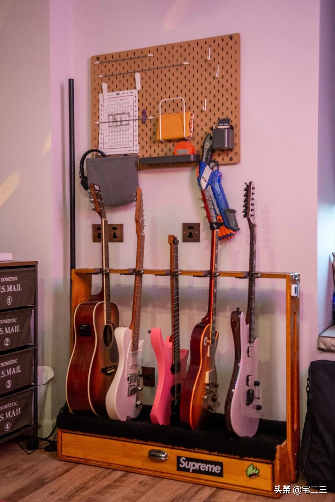 霓虹灯下，他们的“摇滚之家”