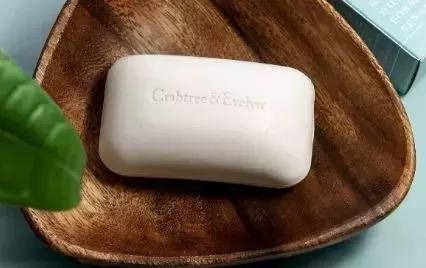 马桶里放肥皂的妙用,马桶水箱里放香皂好用么