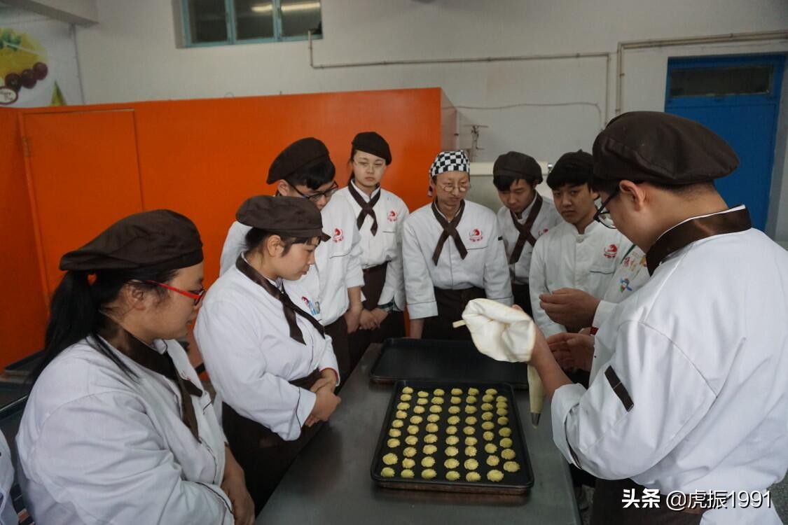 学厨师的好处和坏处,学厨师到哪里学比较好点