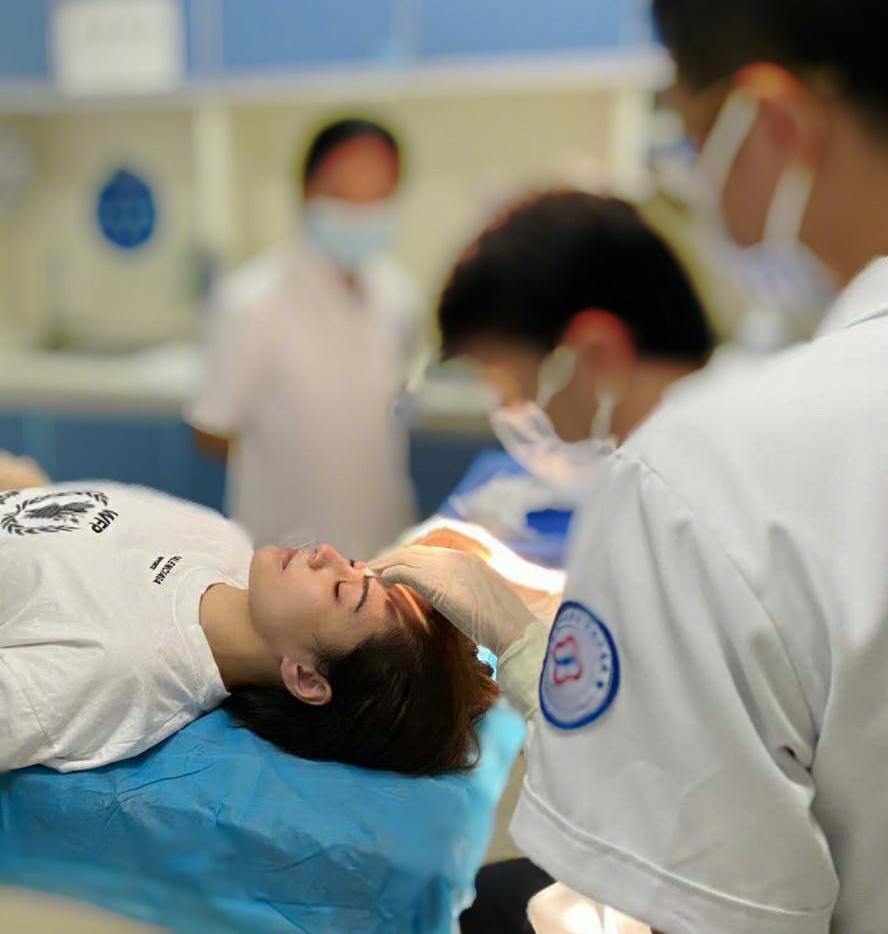 阿娇受伤的真实原因,如何看待阿娇受伤了