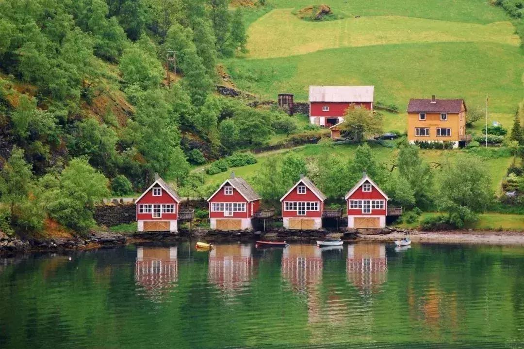 它连续N年被评为全球最宜居国度No.1，此生攒钱也要去！