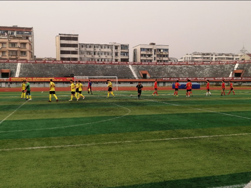 业余八人制足球比赛怎么不越位,业余8人制足球比赛边锋怎么踢