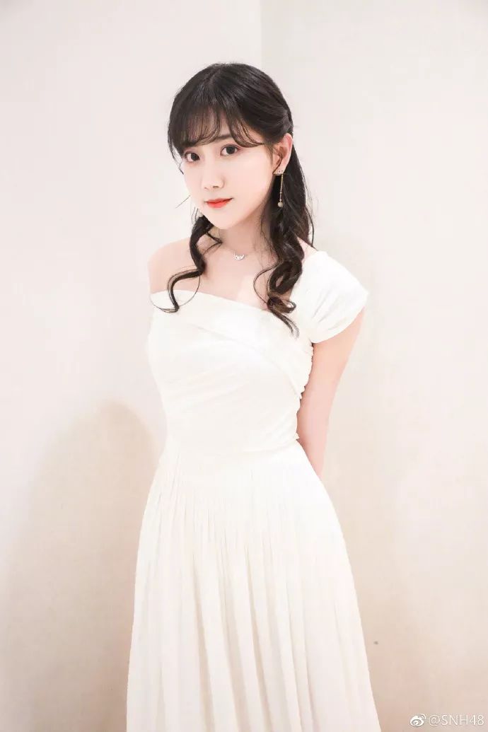 鞠婧祎李艺彤honey舞台,鞠婧祎港风复古妆容