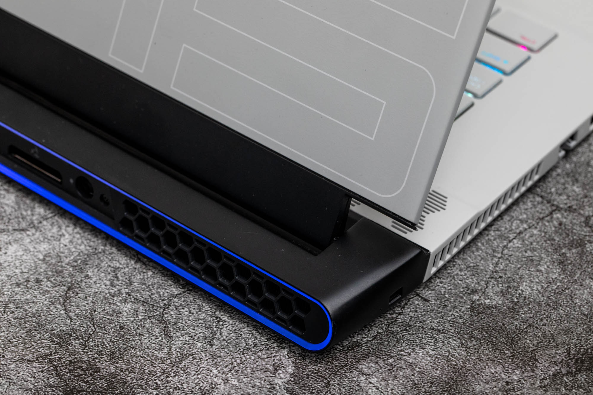 戴尔外星人笔记本17r5深度解析,外星人m15轻薄游戏本笔记本测评