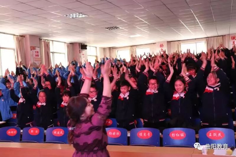 作家进校园活动展板,作家进小学文学社团参观活动