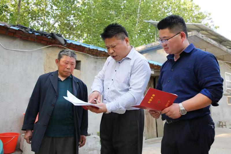 红红的手印——记凤阳县小溪河镇金庄村第一书记、扶贫工作队队长张继