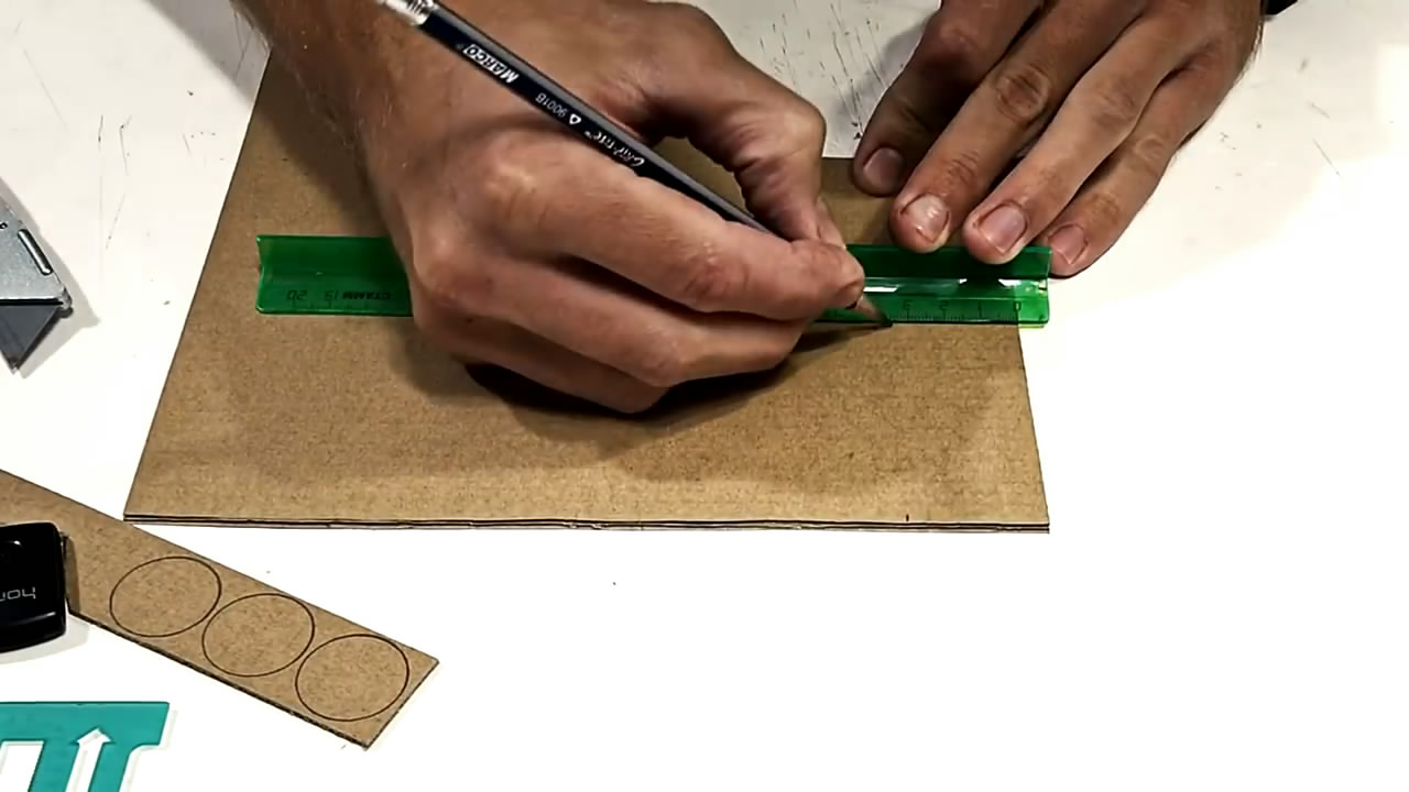 手工制作玩具机器人小视频,纸板机器人手工制作教程