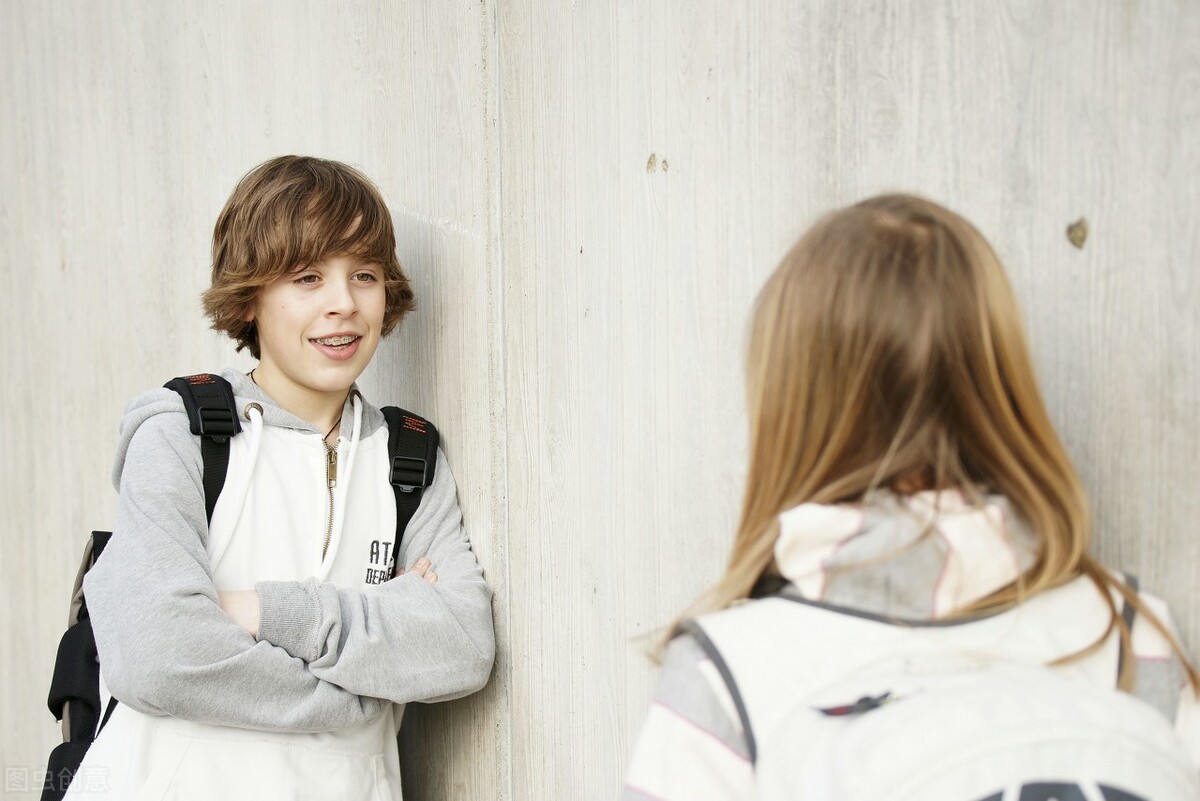 学会五个方法让女生主动追你,追女生不主动联系你的技巧