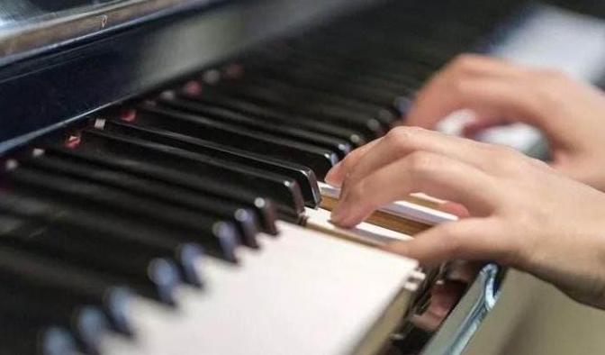 钢琴的三种和弦弹法,钢琴的三大奏法是什么意思