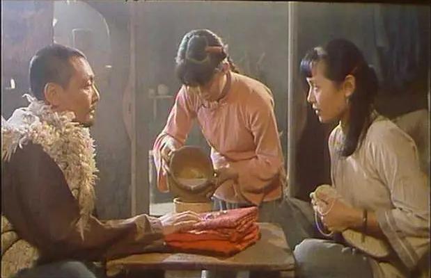 《裸血》：美貌少女成为男人复仇的工具，贪婪和蒙昧下无人能幸免