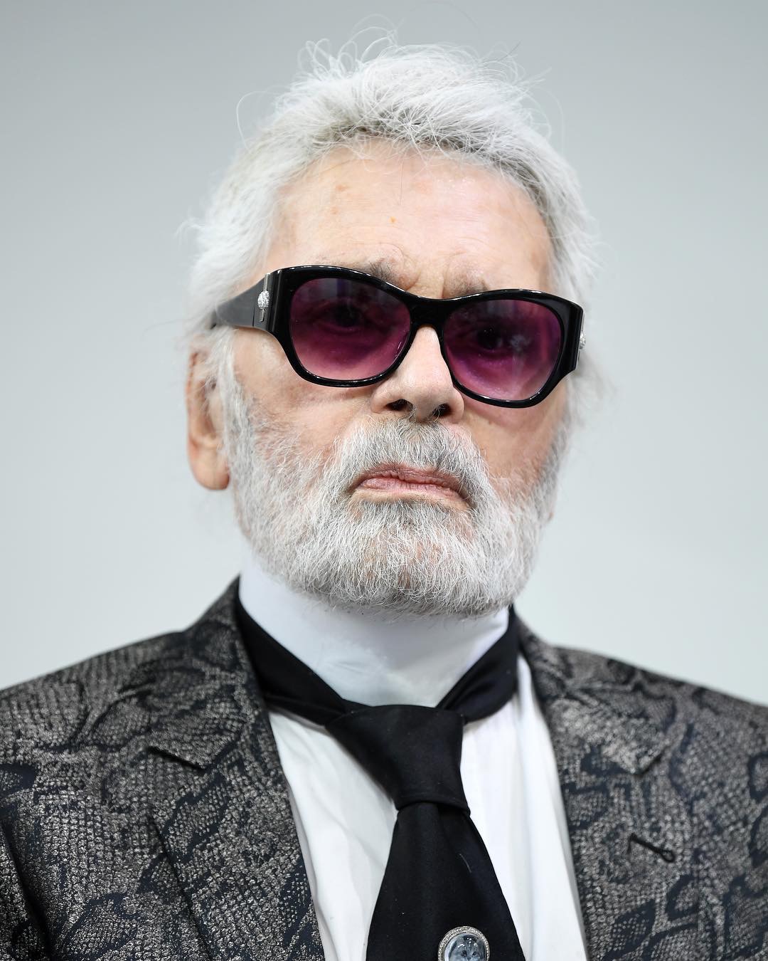 时尚界的“凯撒大帝”老佛爷去世，一个时代终结了！