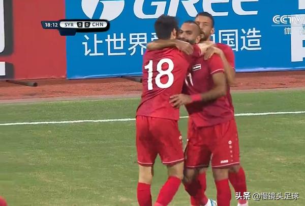 中国男足2-1泰国武磊三次错失单刀,武磊攻破巴萨球门全场高呼武磊