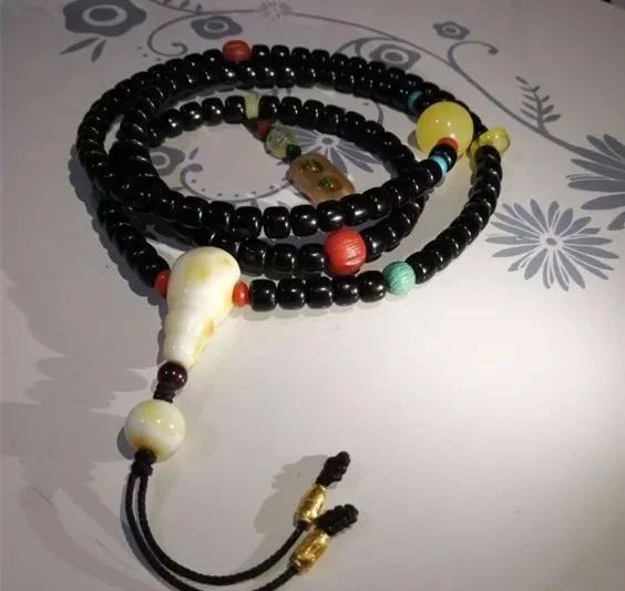 沉香手串包浆好还是不包浆好,怎样分辨包浆和不包浆的手串