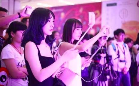 关于卡姆吸毒的回应,卡姆吸毒了吗