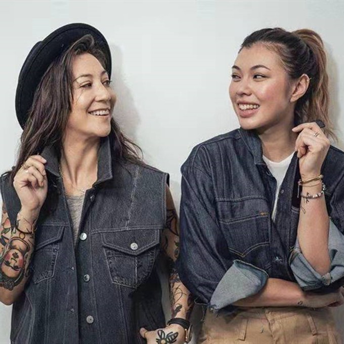 香港名模女儿，公开宣布“同性婚礼”，女友更是大有来头