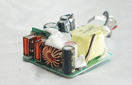 充电器一直插着有什么危害,充电器一直插着有危险吗