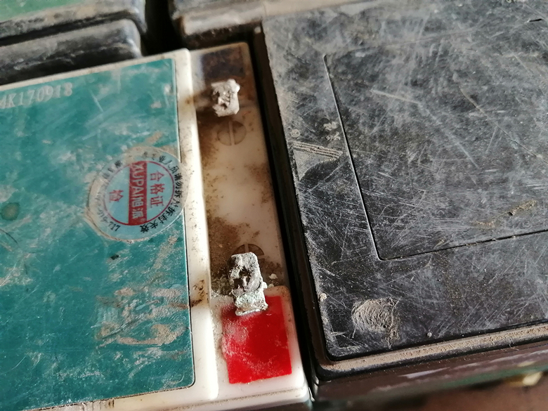 电池漏液最佳处理方法,电瓶漏液的原因及危害