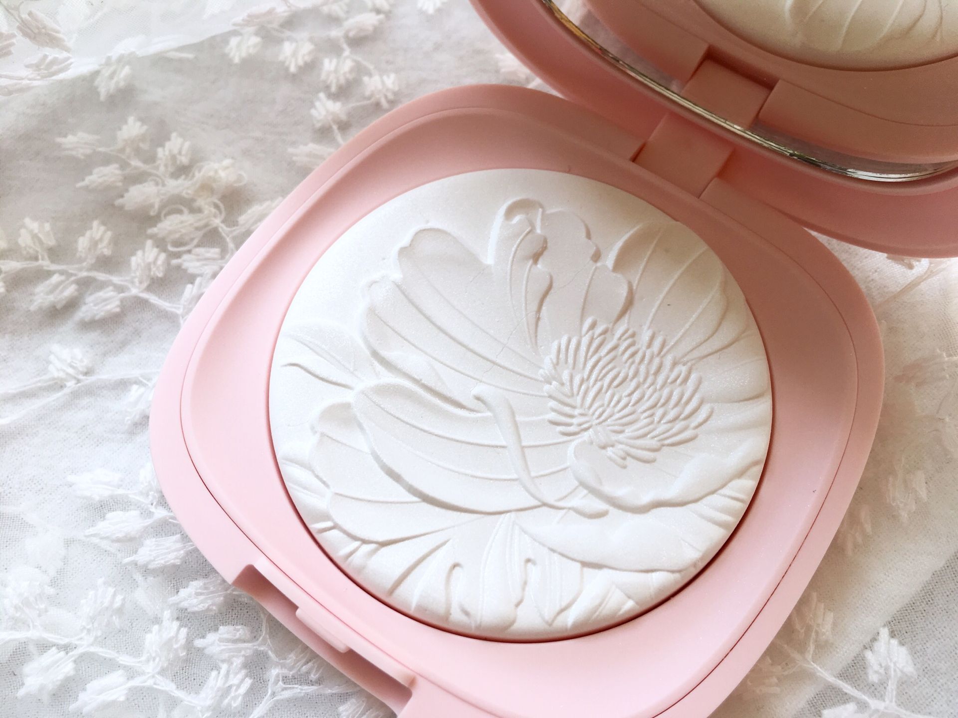 腮红唇膏眼影三合一推荐,欧美风的眼影腮红口红推荐