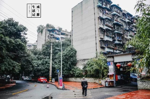 成都同根生,成都北门对比南门