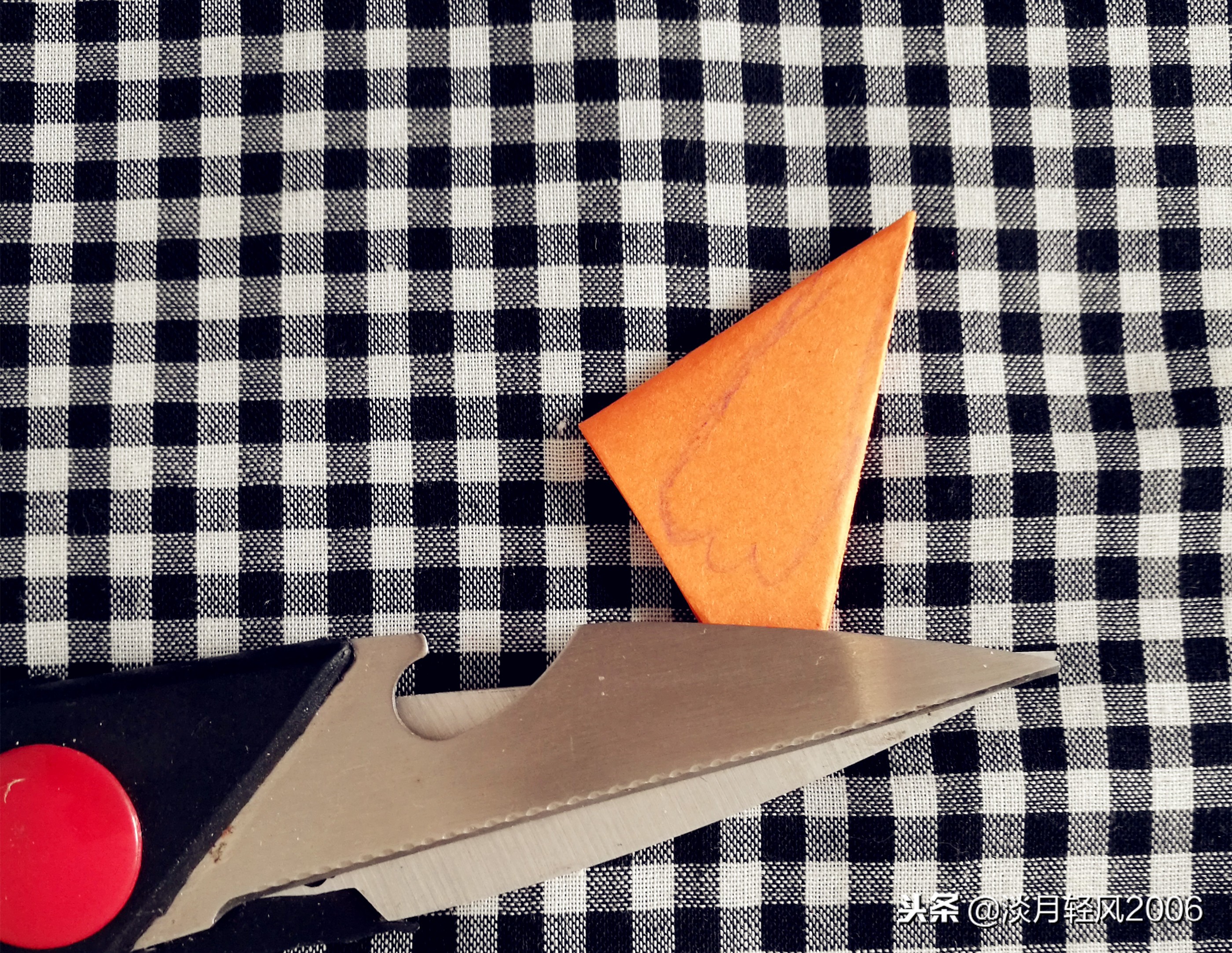 非常小的卡纸一束花手工制作,一枝花一张硬卡纸包装教程