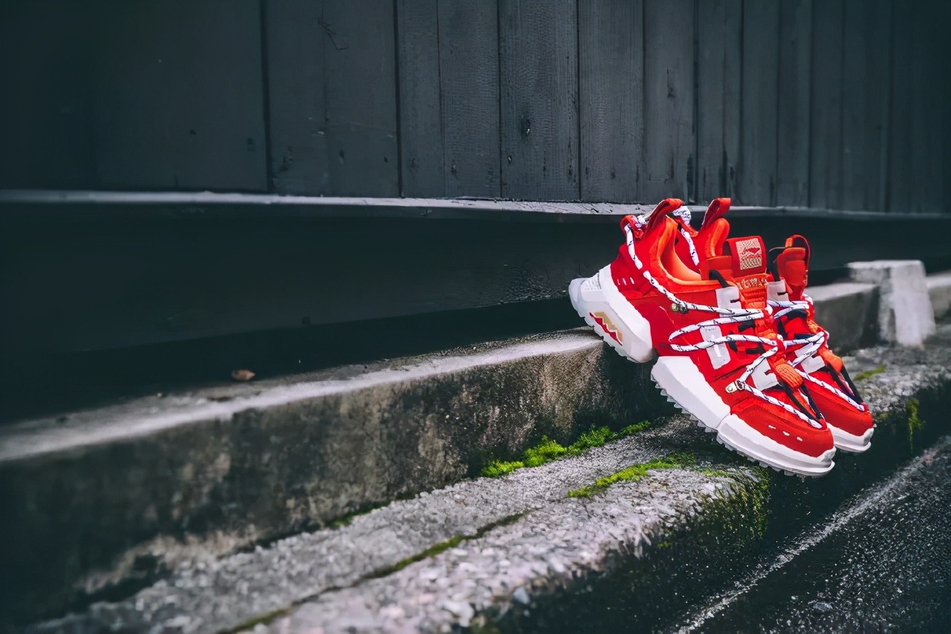 上半年被虐哭的服饰业，正在闯出新路子