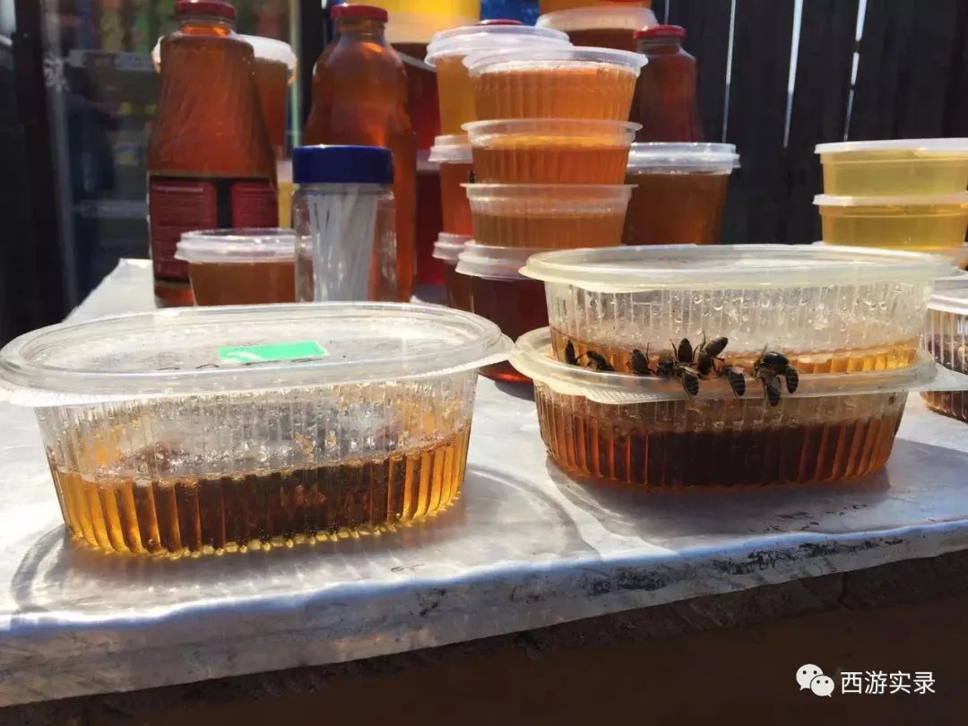 这女孩看到俄罗斯帅哥搭车，逼我停车，否则跳车