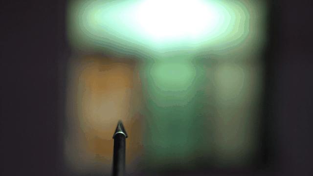 向对面出租屋射了一箭：80后妈妈王莹在城中村的实验艺术