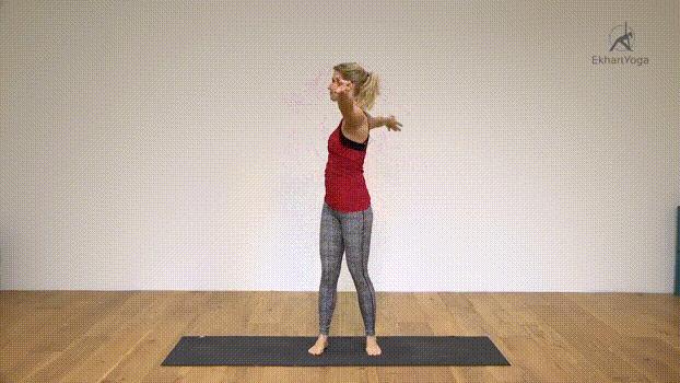 早晨瑜伽动作10分钟排毒养颜,清晨的瑜伽疏通经络